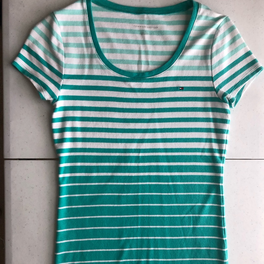 Tommy Hilfiger tee (MEDIUM)